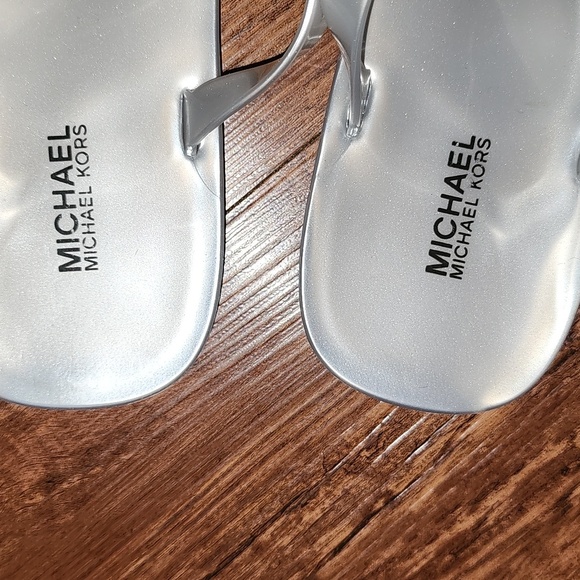New Michael Kors Silver Jelly PVC MK Thong Sandal Size 38/8M - Picture 7 of 9